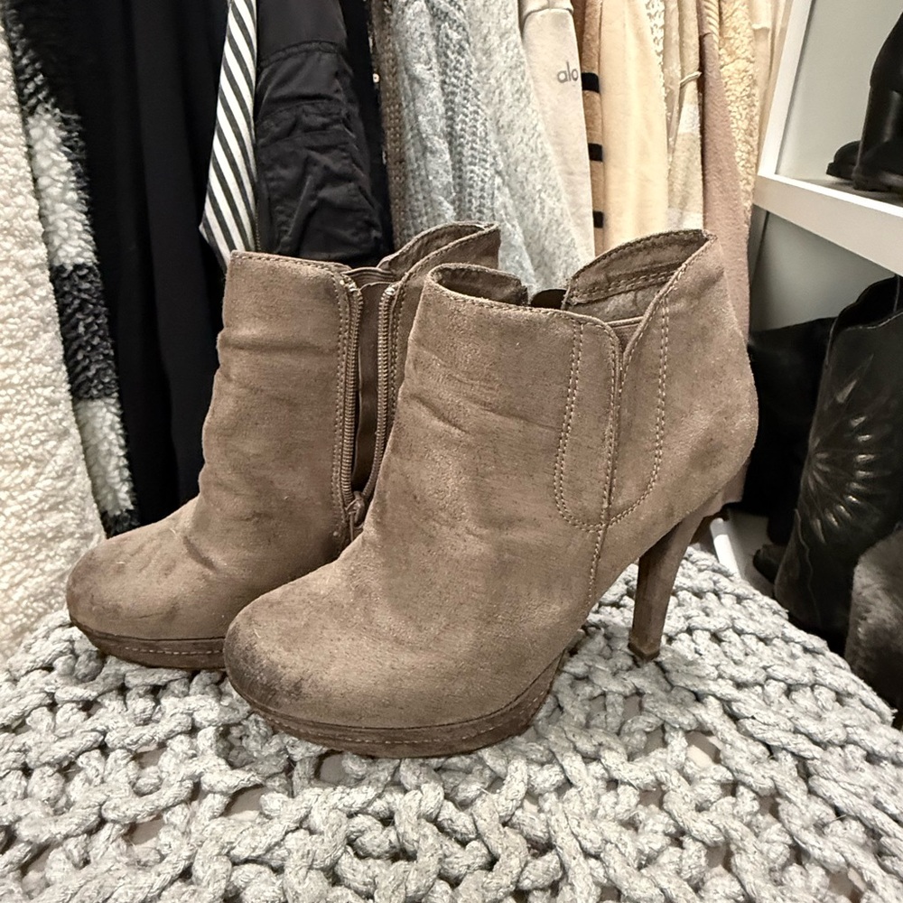 Aldo taupe bootie heels size 7.5